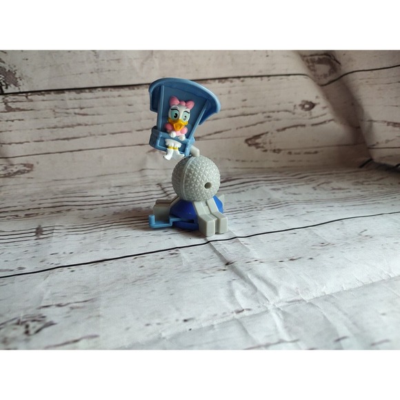Daisy Duck McDonalds Disney EPCOT SOARIN Around The World Toy Still In Plastic - Picture 5 of 5